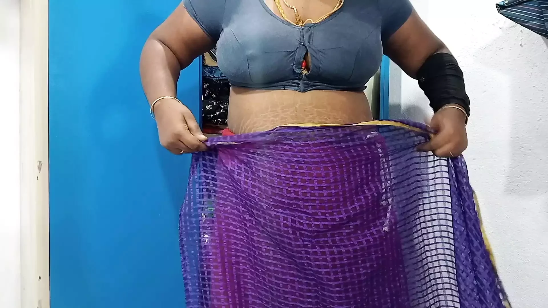 Soția indiană și-a sedus cumnatul pentru un futai dur cu audio tamil