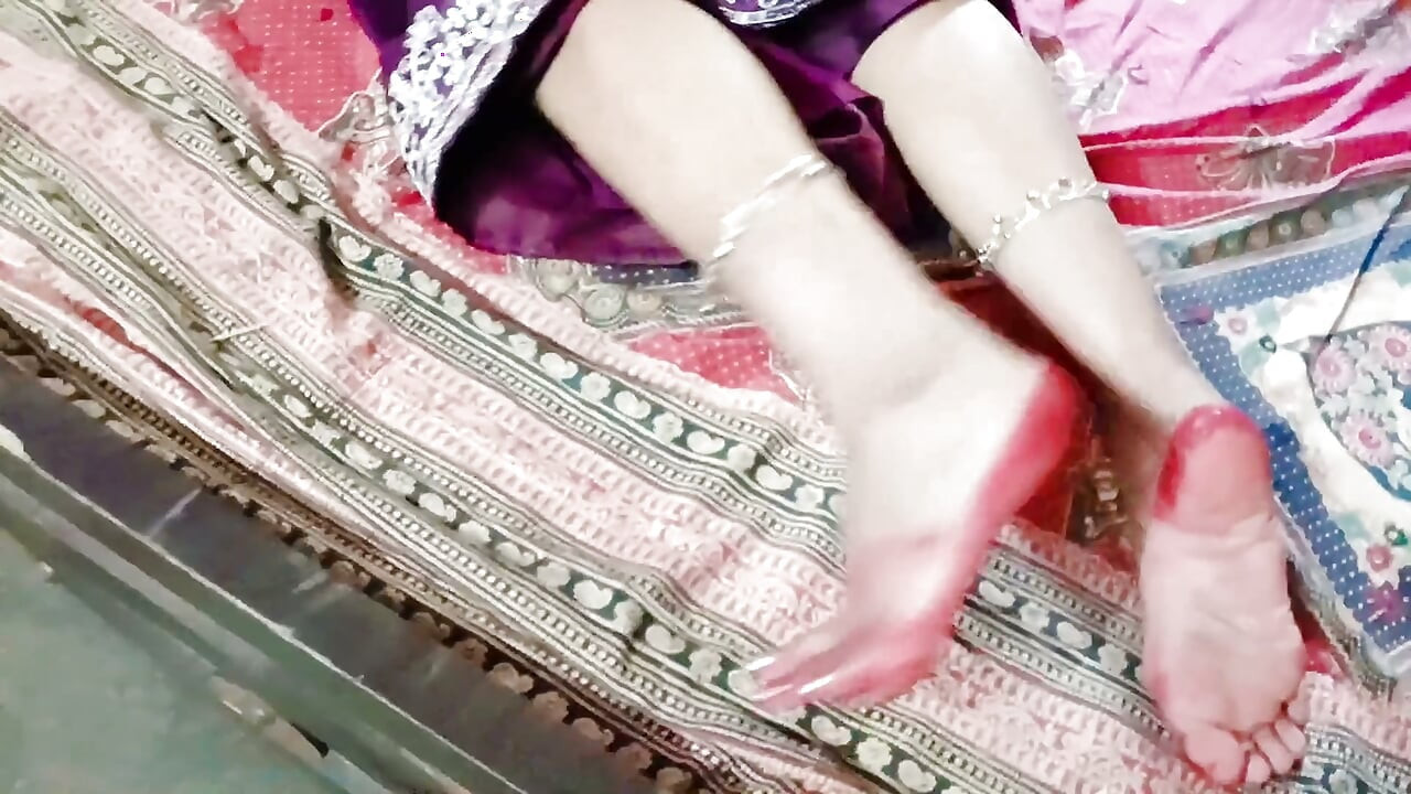 Indian hots Aunty Desi Dolly singh bhabhi ki Chudai full Hd video Hots Boobs wali Bangali bhabhi Dolly singh Desi village bedroom sex video