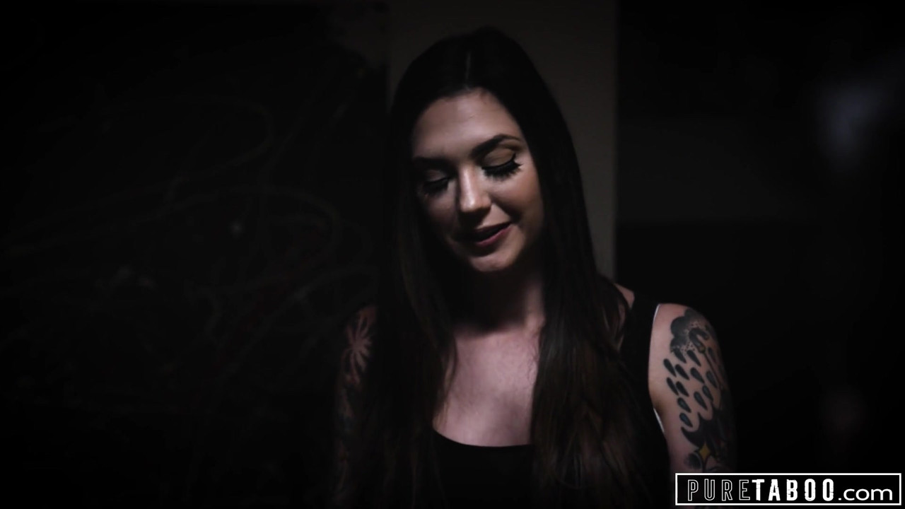 純粋なタブー、セクシートランスガールが悲しみの男をやる