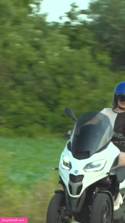 选择我女孩服装试用。完整视频仅在 JenySmith.net