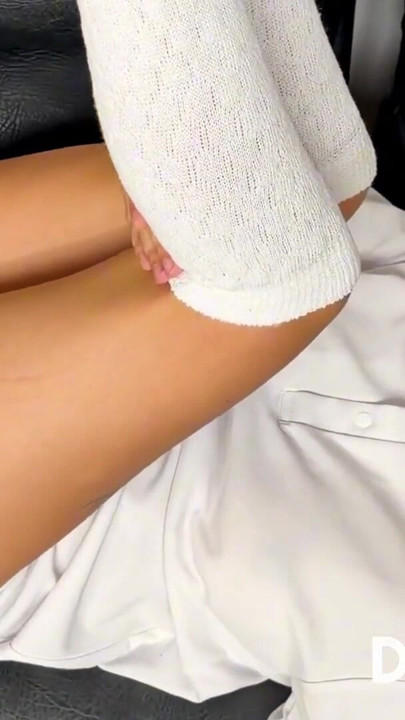 Złapałam mojego dziewicowego przyrodniego brata na gorącym porno, zobaczyłam jego wielkiego, twardego kutasa, a potem rżnęłam go, aż spuścił się głęboko we mnie… | Klip 3