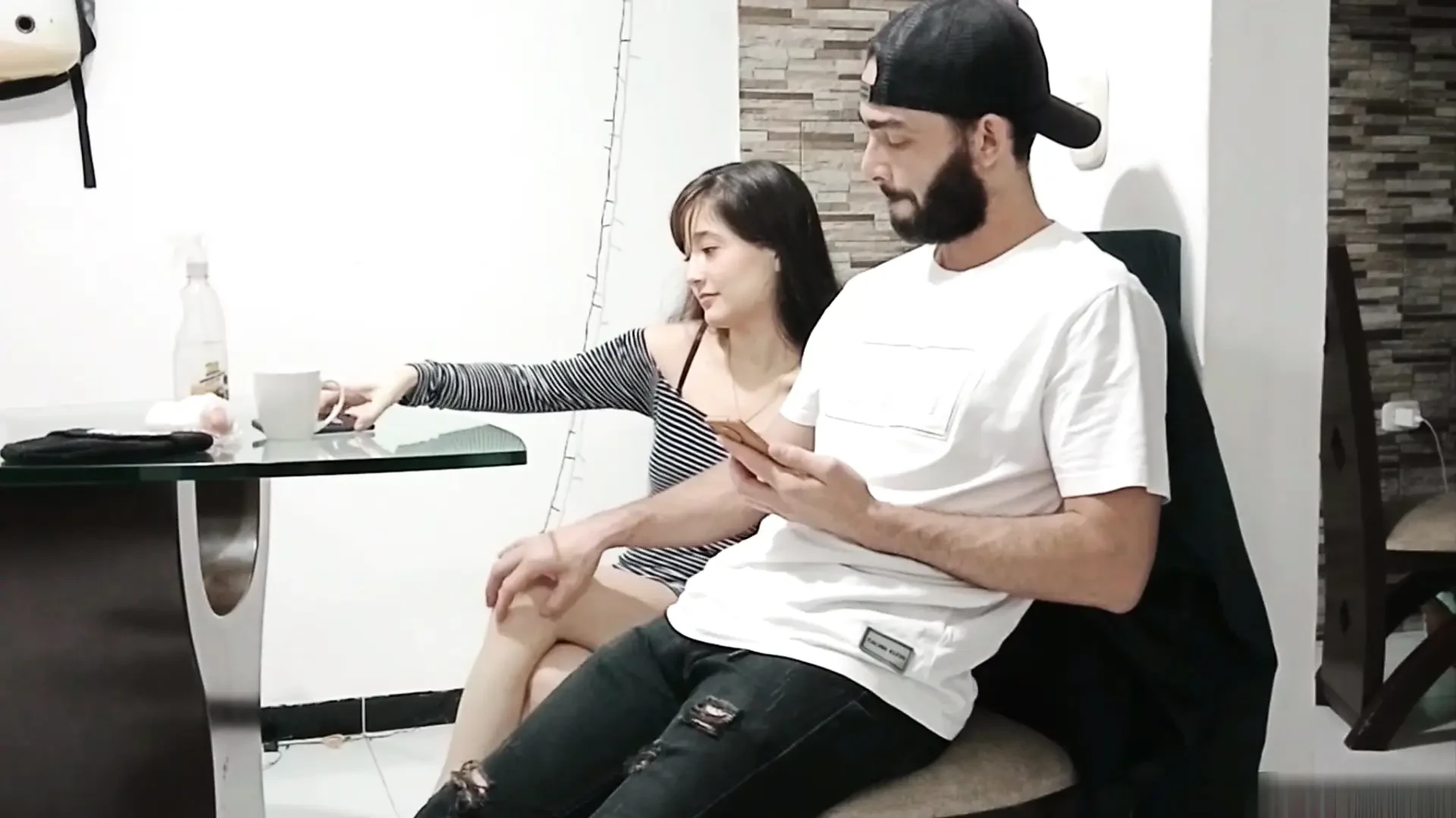 Emma aur uske sautele papa ghar par akele hone ke dauran jordar, ht chudaee karte hain - spenish men porn
