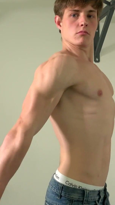 Handsome muscle boy Sean Ross flexing | Clip 1