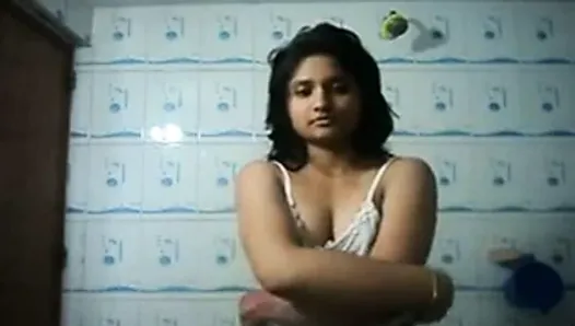 Desi girl feel herself in bathroom