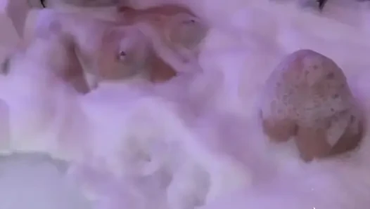 Tam video - kocamı motelde en iyi arkadaşıyla ilk kez aldatıyor