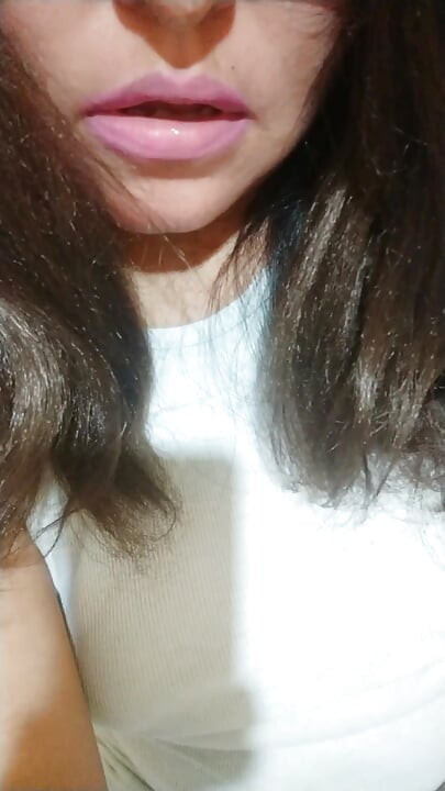 Excitée pendant que j’enseigne des cours dans une classe universitaire