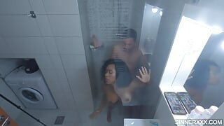 SCHWARZE MILF IN DER DUSCHE ZERSTÖRT - INTENSIVER SEX MIT HINTERN EBENHOLZ KIKI MINAJ