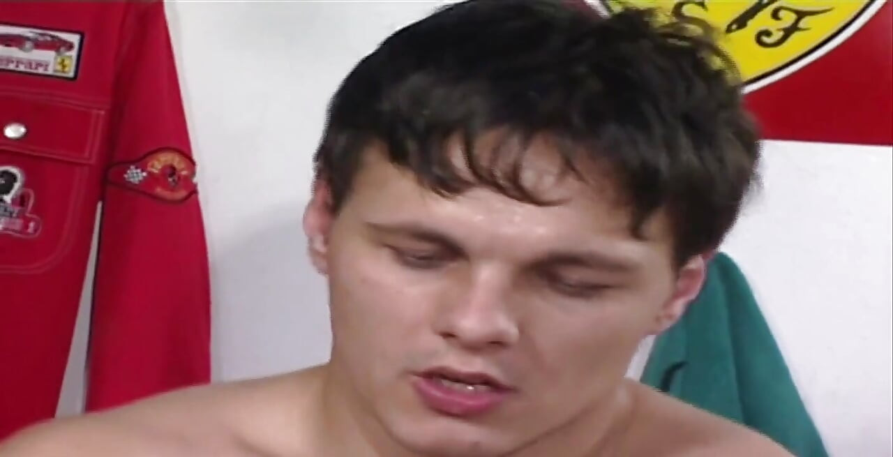 เพื่อน Ricos สนุกกับกันในสระน้ํา