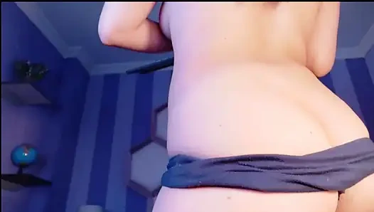 MY PUSSY IS SO HOT AND I MASTURBATE HIM HEHE