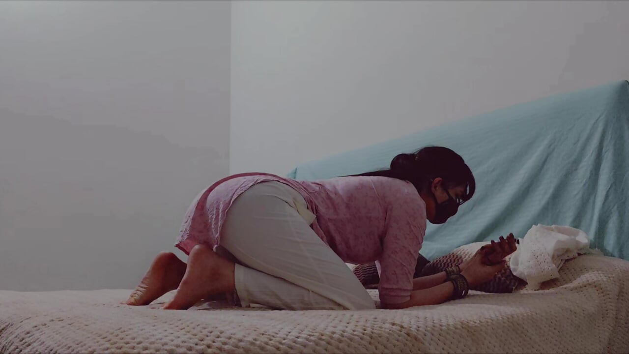 Kaam kr rahi wife ko hard choda ,don't miss the end