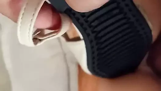 Sahte kedi ve topuklu ayakkabılar