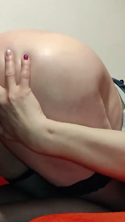 Mature Mom is hungry for anal | Clip 1