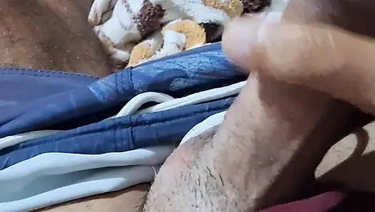 Ladysilva büyük sert yarağımı sıvazlıyor