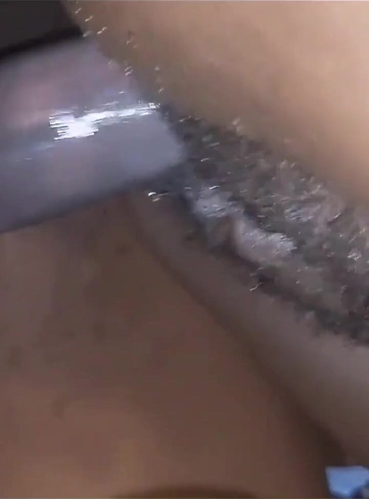 Moli me još malo na mom kurcu je njena vlažna pička