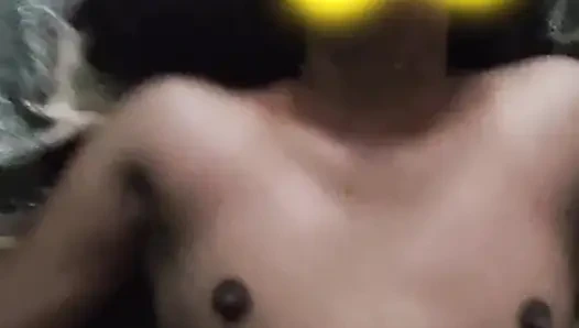 Desi pooja memberikan blowjob kotor dan bersetubuh keras