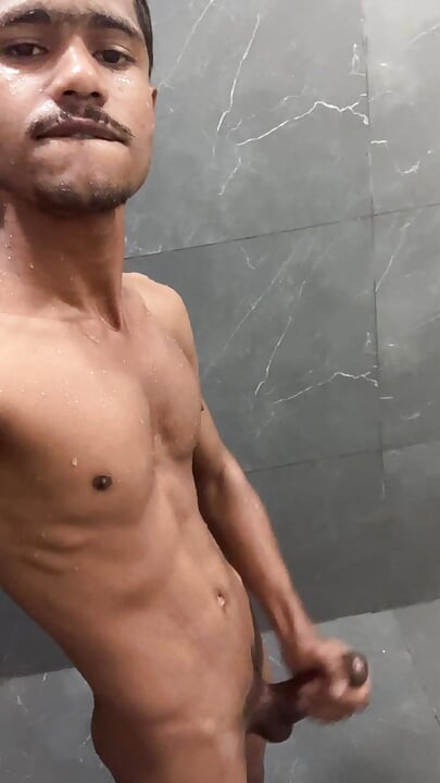 Νεαρό αγόρι αυνανίζεται