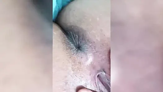 Rehberli El Işi: Nicoly Mattos zevkini emdiriyor ve parlayan poposunu sergiliyor!