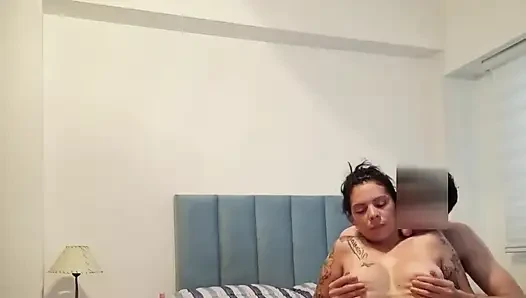 Он разрушил мой душ с маслянистой игрой сисек, и его извинения были грубый трах