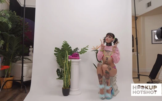 Bts - boneka cc bertato memperlihatkan tubuhnya dalam pemotretan yang berani!