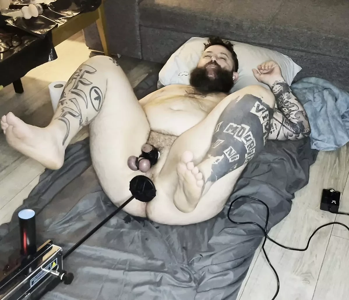 Fuck machine fucks my big ass doggy style on the belly