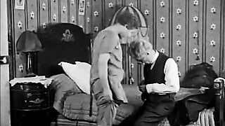 老人が町のホットな女の子とセックスする1920年代（1920年代のヴィンテージ）