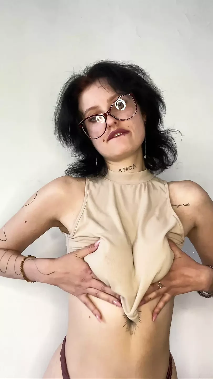 I'm horny, do you want to look at me without clothes?😏