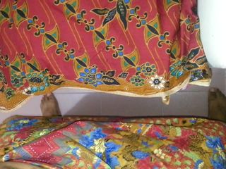 น้ําแตกบนสิ่งทอ lungi ของเมีย batik motif ayu 680