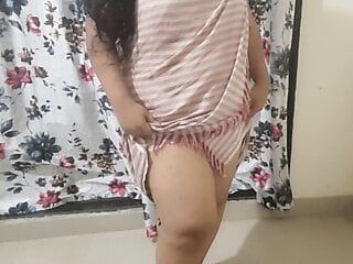 HOT NAUGHTY BHABHI IN TOWEL AFTER HER BATH..