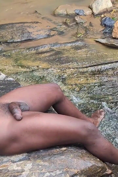 O mamă sexy țâțoasă a vrut o pula mea la fluxul din sat și a luat-o ca o curvă care este