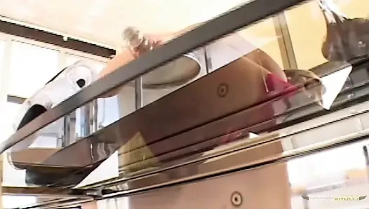 Üçlü seks sırasında kalçalarının kapsamlı anal bakıma ihtiyacı var