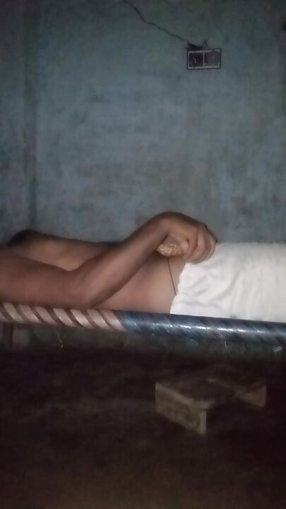 Bhabhi ne rat me chudai ki chut me mal dalbaya
