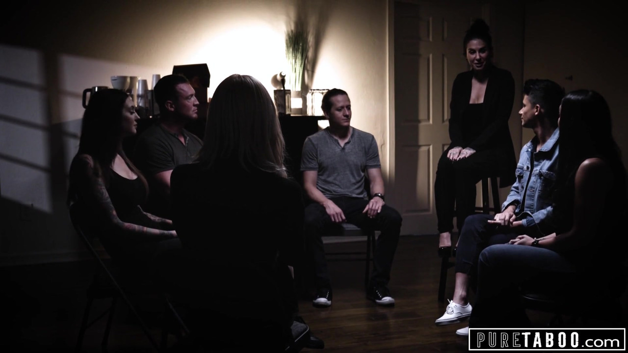 純粋なタブー、セクシートランスガールが悲しみの男をやる