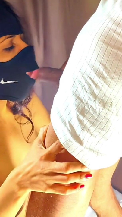 "21 yaşındaki yenge ki jawani thoda seal.."