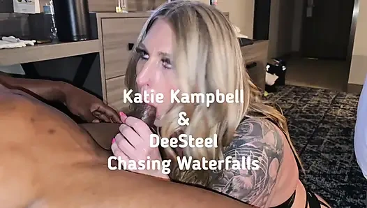 Блондинка хотвайф показывает с большим черным членом ее водопады