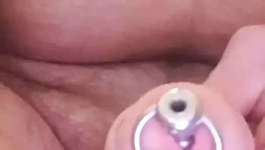 Penis fişi takma eğlencesi