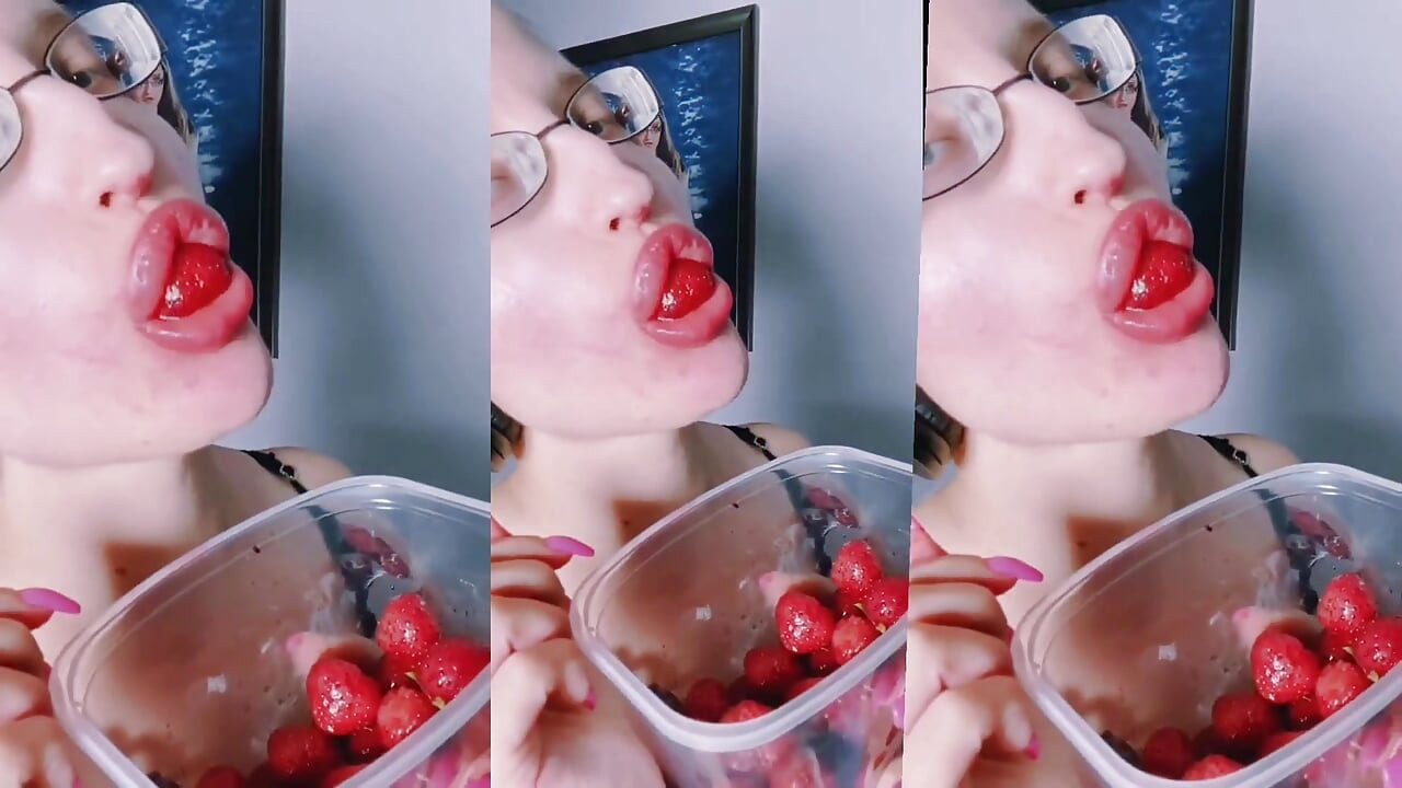Asmr Strawberry Eating - Asmr, Okulary do oczu, Gianess, Szminka, Duże usta, Mough, Jedzenie, Fetysz twarzy, Długie paznokcie