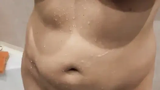 Amcık tıraşı yakın çekim. Sıkı amcığımı üvey kardeşim için hazırla. Bu gece bana girmesine izin veriyorum