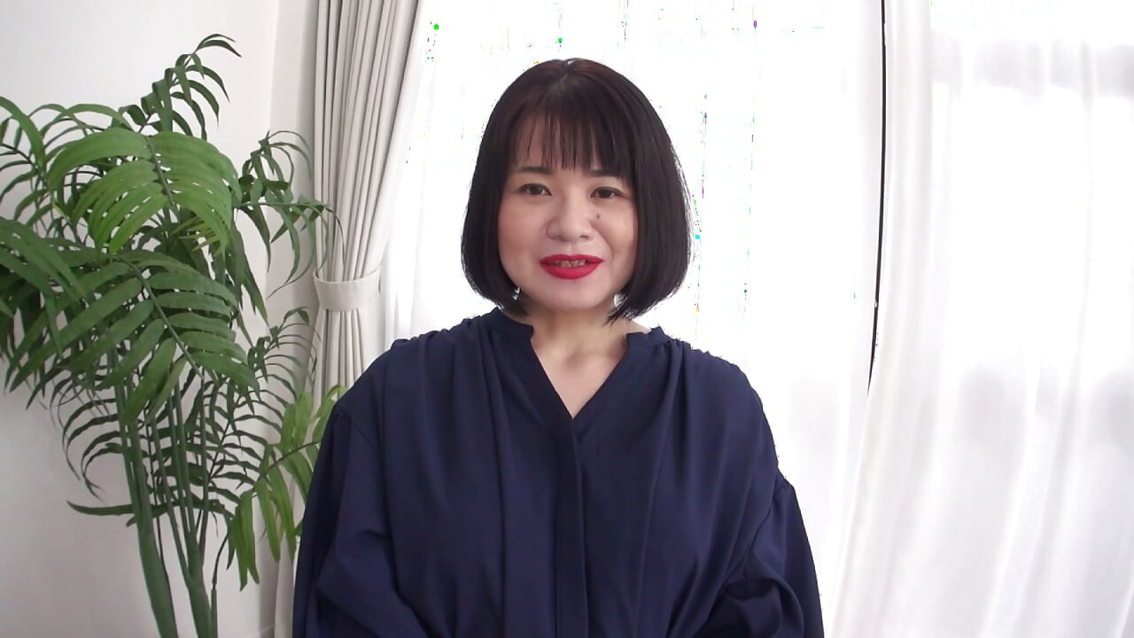 H091F05 Setelah hubungan tanpa seks yang lama dengan suaminya, seorang wanita dewasa yang terlambat mekar dan mulai terbangun terhadap seks dilempar dan dibanting ke dalam kenikmatan intens yang dialaminya saat penampilan AV, namun ia terus mencapai klimaks tanpa henti dalam syuting seks pertamanya!