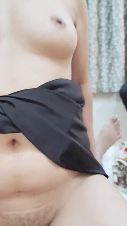 我正在狠操我好朋友的老婆Sweety Bhabhi，完整的印地语视频 | 短片 1
