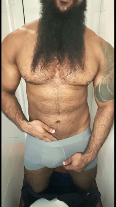 Security Muscular masturbating at work | Clip 1