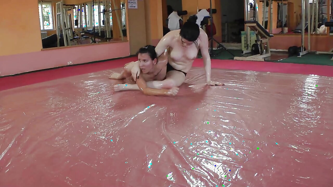 Wrestling Oil Amateur - Av Claudia Monster & Georgina