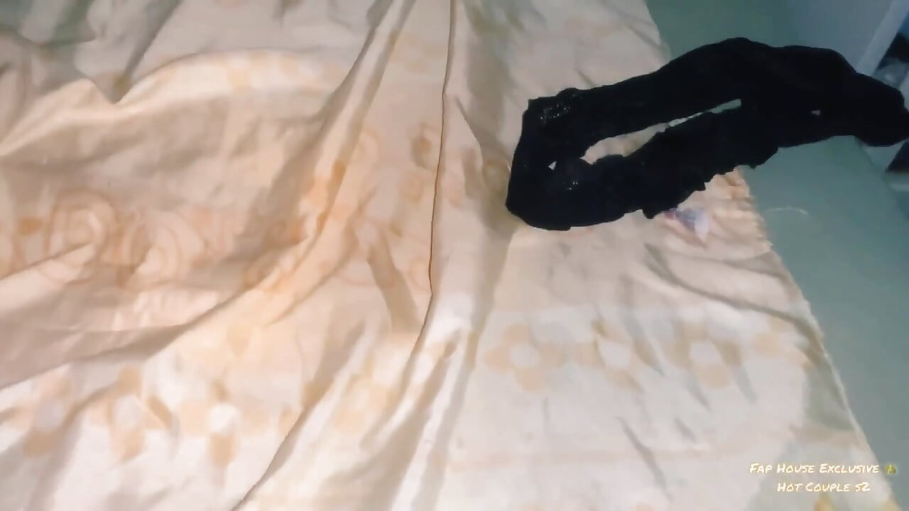 Pravi par gura dildo dok se ne popišaju od požude