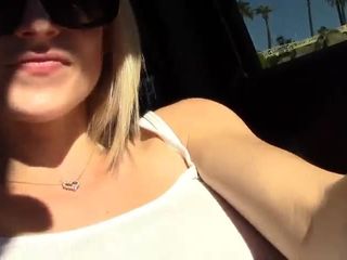 slut blondie squirts in the car