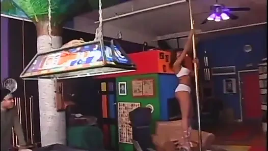 Pelacur kulit hitam pantat sempit dientot enak dari belakang sama pria kulit hitam di kamar