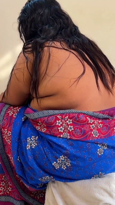 Moti Gand Vali Without Blouse Tamil Aunty Jab Washing Blouse Panty Tab uski mere lund chosa aur Chodui cata hu | Clip 1