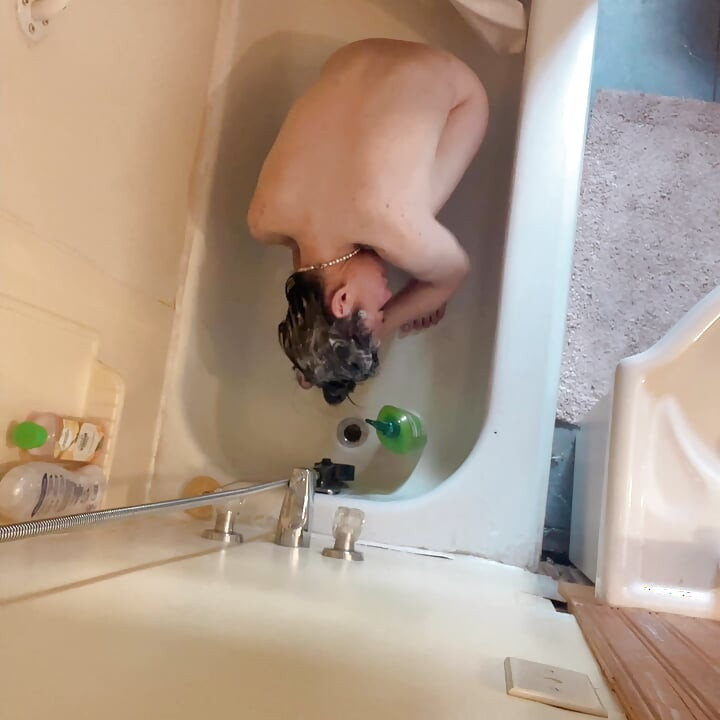 CLEAN HAIR BEFORE SHOWER