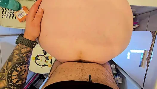 Murid dengan paha tebal me mohon kontol dan muncrat di pengejaran pribadi amatir