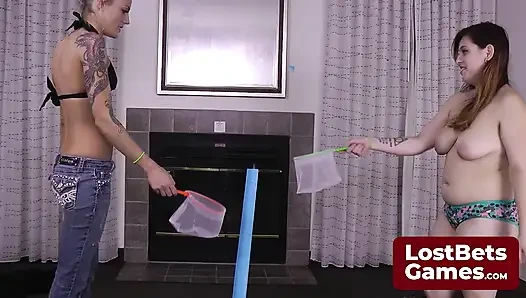 Руки Carmen бродили, пощечины и трах пальцами с искусной точностью