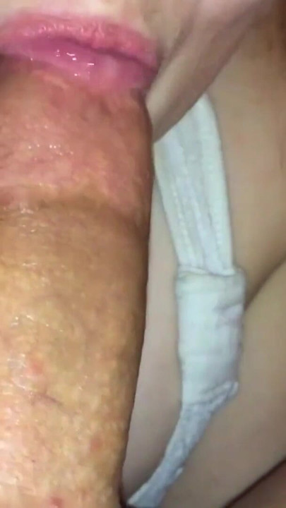 Tesão mamãe chupando pau duro e engolindo cada gota de porra | Clipe 1