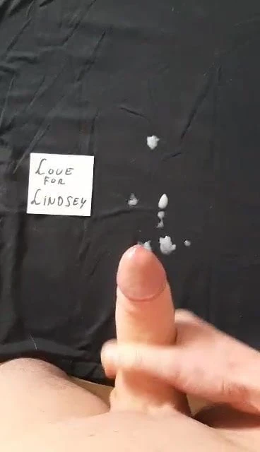 Erik chorrea una gruesa carga cremosa de esperma para mí